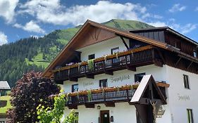 Gaestehaus Zugspitzblick Hotel Berwang Exterior photo