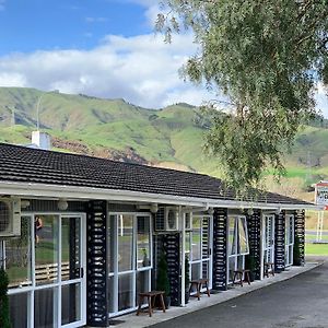 Racecourse Motel Paeroa Exterior photo