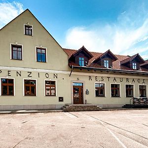 Penzion A Restaurace U Reky Hotel Ledec nad Sazavou Exterior photo