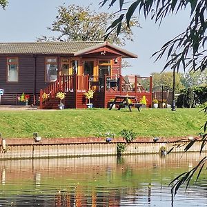 Bend In The River Lodge Stratford-upon-Avon Exterior photo