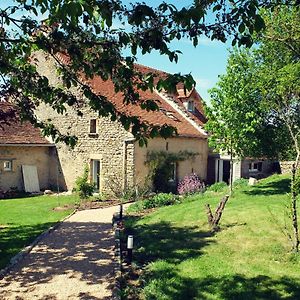 Le The Au Jardin Bed & Breakfast Saint-Julien-de-Civry Exterior photo