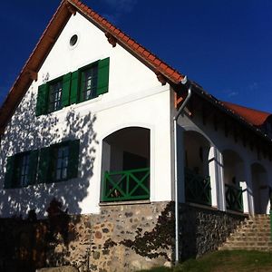 Kolonics Pinceszet Vendeghaz Somlo Bed & Breakfast Somlovasarhely Exterior photo