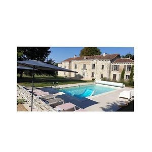 Domaine De Bourgville Monts-sur-Guesnes Exterior photo