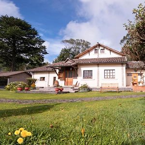 Hosteria Papagayo Cotopaxi Hotel Machachi Exterior photo