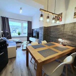 Moderne Wohlfuehloase Zentral In Seenaehe - Pillow Menu, 2 Stk 55" Smart Tvs, Netflix, Disneyplus Uvm Apartment Wetter  Exterior photo