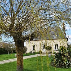 Au Petit Paradis Bed & Breakfast Sainte-Gauburge-Sainte-Colombe Exterior photo