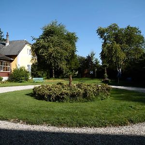 Schloss Pesenbach Chalet Im Freizeitland Feldkirchen An Der Donau Apartment Exterior photo