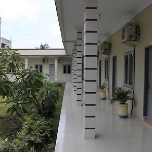 Penginapan Transit Tomato Hotel Tanjungmorawa Exterior photo