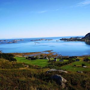 Akselhuset-Koselig Hus Rett Ovenfor Kaikanten Midt I Lofoten Villa Sennesvik Exterior photo