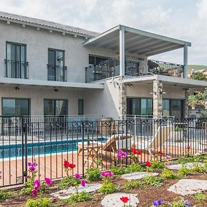 Terra Nova: Lakeside Villa with Private Pool, Jacuzzi and Sauna Yavne'el Exterior photo