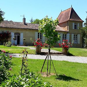 Au Chateau Juillac Bed & Breakfast Juillac  Exterior photo