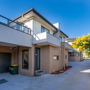 Melbourne Ringwood Lake Hotel Exterior photo