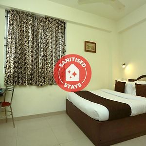 Oyo 11492 Gateway Inn Kochi Exterior photo