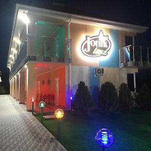 Hotel Jonik Land Chornomorsk Exterior photo