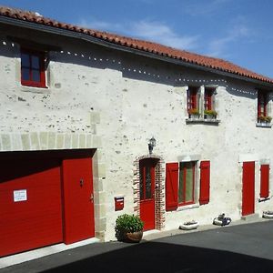 Chambres De La Porte Aux Moines Vouvant Exterior photo