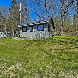 Cozy Hillside Retreat With Bbq, Fire Pit, And Trails! Apartment Milford Exterior photo