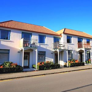 Les Troupes Apartments Akaroa Exterior photo