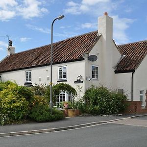 Station Farm Guest House Leeds  Exterior photo