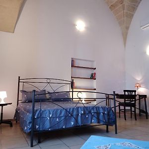 Salento. Il Giardino In Piazza Bed & Breakfast Galugnano Exterior photo