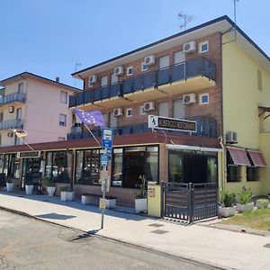 Albergo Ristorante Elena Lido delle Nazioni Exterior photo