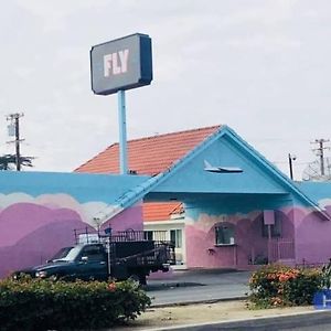 The Fly Inn Motel Lynwood Exterior photo