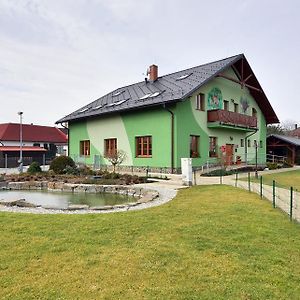 Restaurace A Penzion Kamenec Hotel Jilesovice Exterior photo