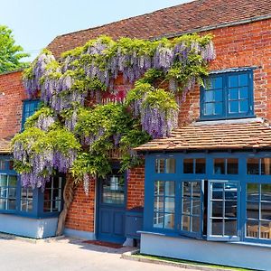 The Broad Leys Bed & Breakfast Aylesbury  Exterior photo