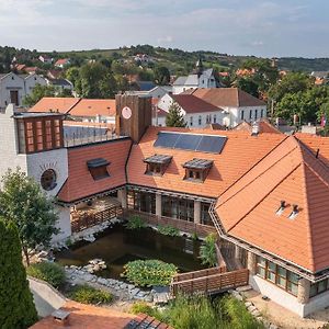 Furmint Haz Bed & Breakfast Mad Exterior photo