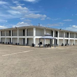 Dilley Executive Inn Exterior photo