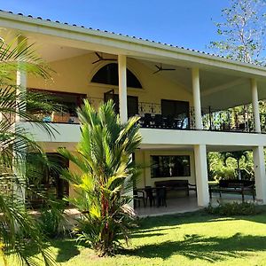 Sol Y Sombra Bed & Breakfast Bocas del Toro Exterior photo