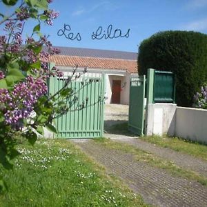 Chambres D'Hotes Les Lilas Ruffec  Exterior photo