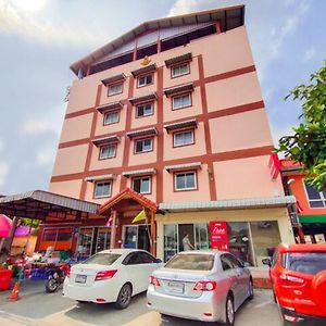 Baan Yuyuen Hotel Pathum Thani Exterior photo