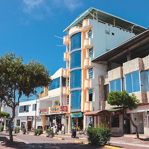 Hostal Carliza Hotel Puerto Ayora  Exterior photo