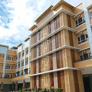 Sans Hotel At The Luxebridge Suites Davao Exterior photo