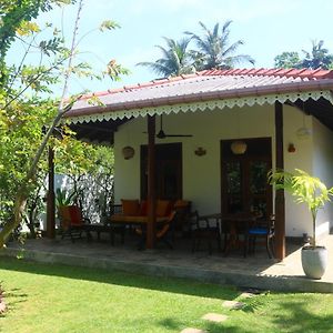 Lilly House Bed & Breakfast Unawatuna Exterior photo