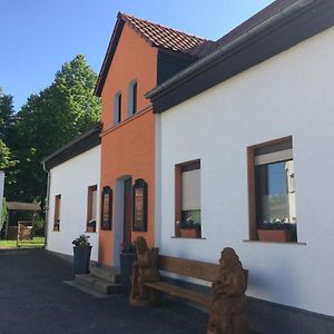 Pension Zum Alten Gasthaus Haensel Hotel Krauschwitz Exterior photo