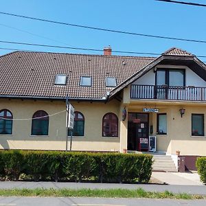 Teke Panzio Bed & Breakfast Kormend Exterior photo