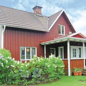 2 Bedroom Awesome Home In Hultsfred Exterior photo