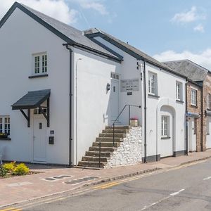 The Bear Apartment Usk Exterior photo