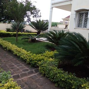 Manoir Des Princesses Bafoussam Hotel Exterior photo