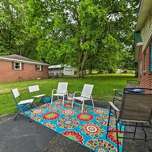 Pet-Friendly Mini Apt With Patio, Walk To Dtwn! Apartment Grand Rivers Exterior photo