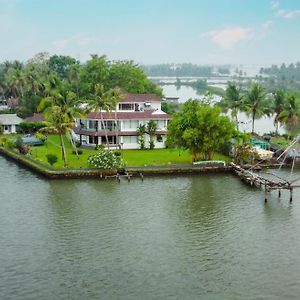 Waters Edge Kochi - A Vkation Experience Apartment Exterior photo