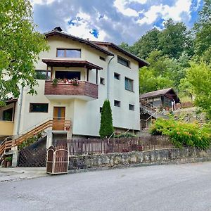 Sun House Hotel Tryavna Exterior photo