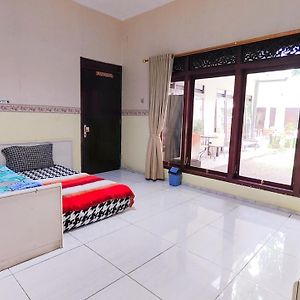 Homey Guesthouse Near Sby Zoo Syariah Surabaya Exterior photo