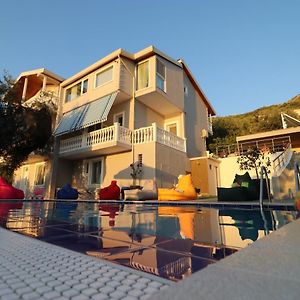 Vila Elarad Hotel Vlore Exterior photo