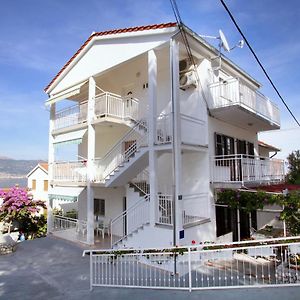 Apartments By The Sea Slatine, Ciovo - 972 Trogir Exterior photo