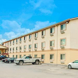 Super 8 By Wyndham San Antonio/Fiesta Hotel Exterior photo