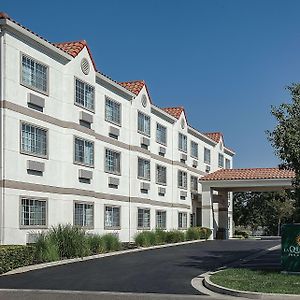 La Quinta By Wyndham Davis Hotel Exterior photo