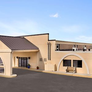 Super 8 By Wyndham Chambersburg I-81 Hotel Exterior photo