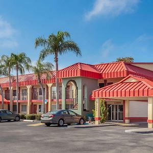 Super 8 By Wyndham Clearwater/Us Hwy 19 N Motel Exterior photo